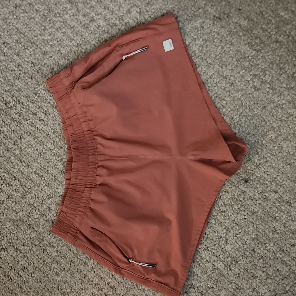 Vuori dash shorts clay color size large